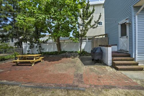 Breezy Ship Bottom House With Yard & Beach Access! - thumb 3