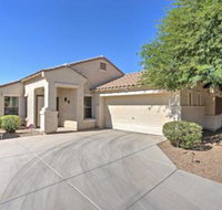 Modern Maricopa Home w / Hot Tub  Ideal Backyard - Accommodation Indiana