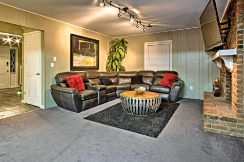 Suburban Detroit Home With Porch Yard & Fire Pit! - thumb 2