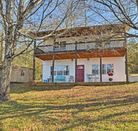 Lakefront Delta Cottage with Views Canoe  Dock - Accommodation Indiana