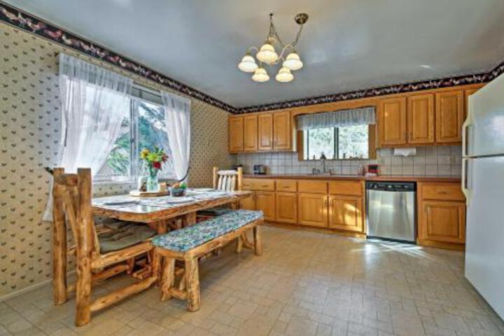 Cozy Big Bear Home With Yard & Patio 5 Mins To Lake! - thumb 0