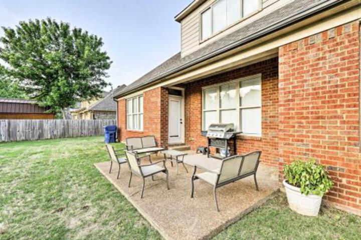 Lavish Cordova House W / Pool Table & Media Room! - thumb 5