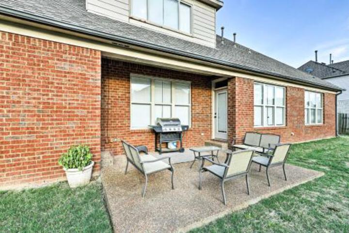 Lavish Cordova House W / Pool Table & Media Room! - thumb 2