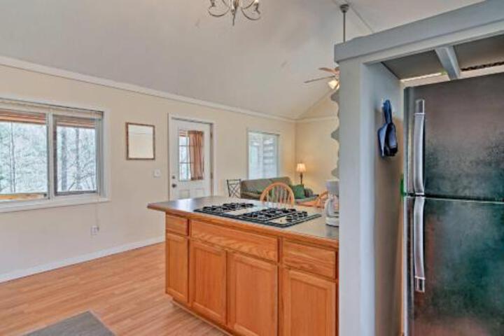 Cozy Robbinsville Cabin W / Deck & Forest Views! - thumb 3