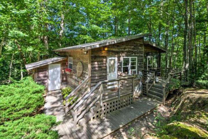 Serene Robbinsville Cabin W / Screened Porch & Grill - thumb 4