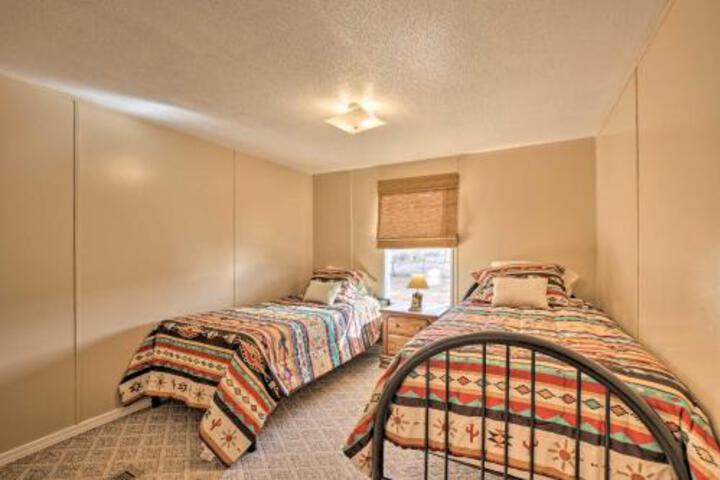 Santa Rosa Home W / Mtn View & WiFi Near Blue Hole - thumb 2