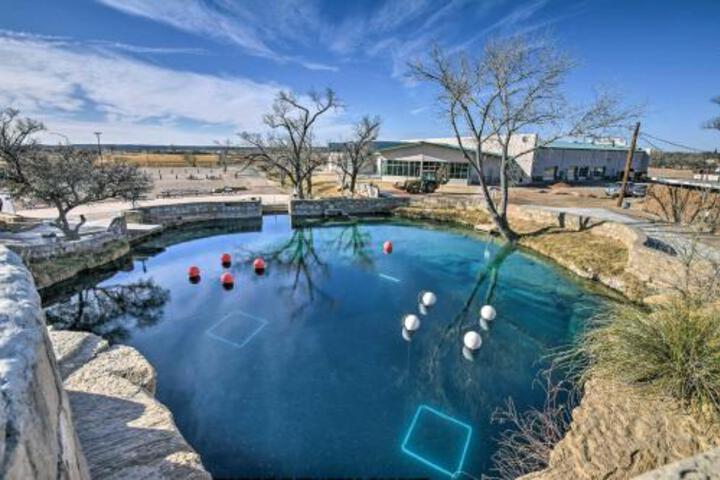 Santa Rosa Home W / Mtn View & WiFi Near Blue Hole - thumb 5