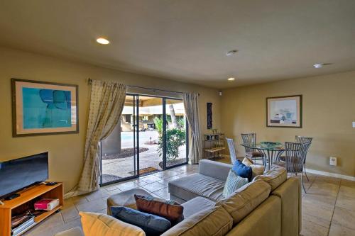 Walkable Carefree Casita With On Site Pool & Jacuzzi! - thumb 5