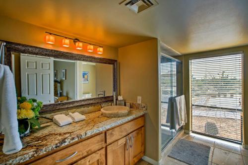 Walkable Carefree Casita With On Site Pool & Jacuzzi! - thumb 1