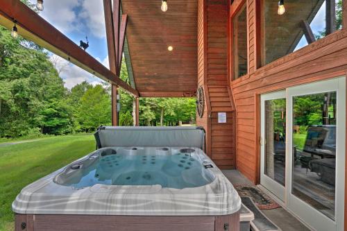 3 Acre Benezette Cabin With Hot Tub Grill & Mtn View - thumb 3