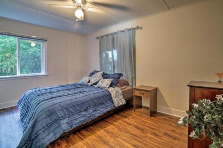 Riverfront Cottage In Redwoods W / Decks + Beach! - thumb 6