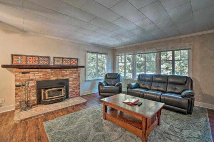 Riverfront Cottage In Redwoods W / Decks + Beach! - thumb 1