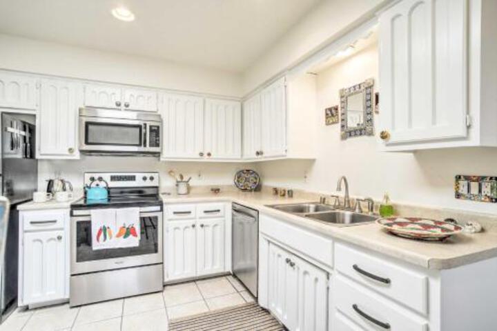 Albuquerque Townhome W / Patio & Mountain Views! - thumb 2