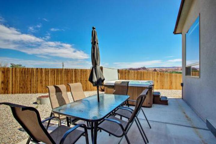 Upscale Moab Townhome W / Hot Tub 20 Min To Arches - thumb 6
