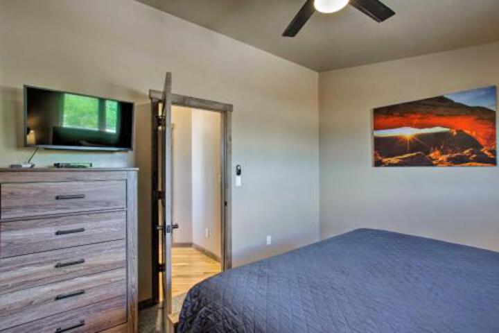 Upscale Moab Townhome W / Hot Tub 20 Min To Arches - thumb 2