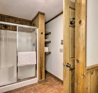 Creekside Family Cabin w / Hot Tub  Fishing Pond - Accommodation Indiana