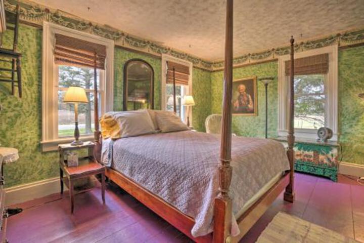 Vintage Farmhouse 2.4 Miles To Mount Pleasant Ski! - thumb 3