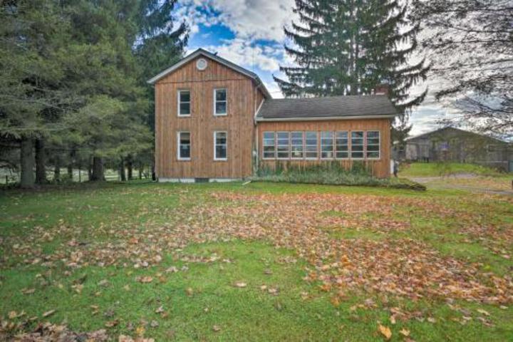 Vintage Farmhouse 2.4 Miles To Mount Pleasant Ski! - thumb 2