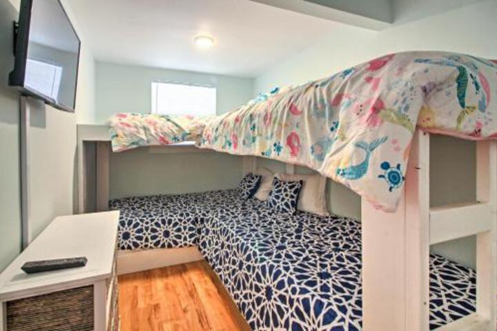 Tybee Island Home W / Decks & Porch Walk To Beach! - thumb 4