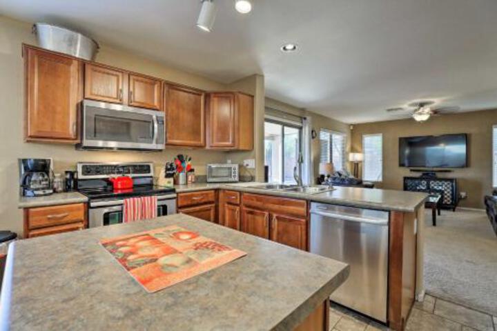 Updated Phoenix Home W / Patio Grill & Pool Table! - thumb 6