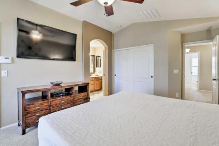 Updated Phoenix Home W / Patio Grill & Pool Table! - thumb 0