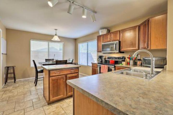 Updated Phoenix Home W / Patio Grill & Pool Table! - thumb 3