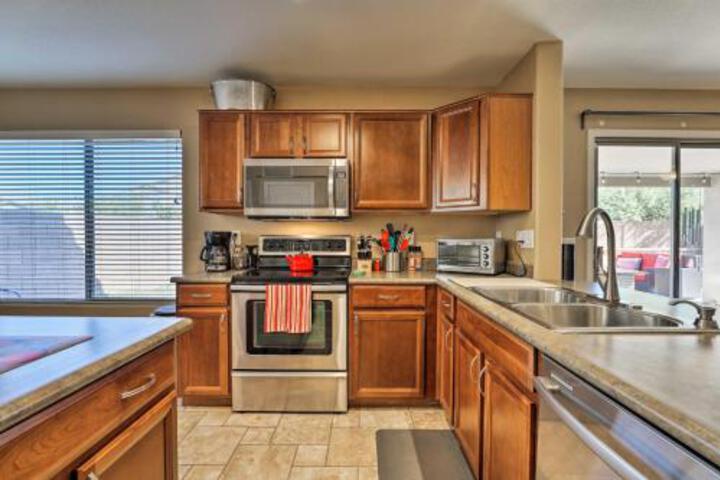 Updated Phoenix Home W / Patio Grill & Pool Table! - thumb 1