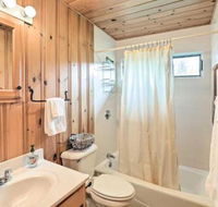 Rustic Rangeley Cabin on Lake w / Porch  Mtn Views - Accommodation Indiana