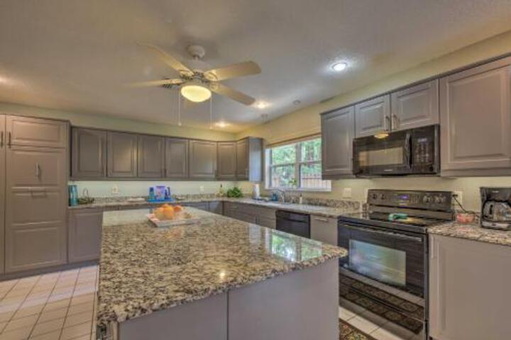 Waterfront Dunnellon Home W / Private Dock & Lanai! - thumb 2