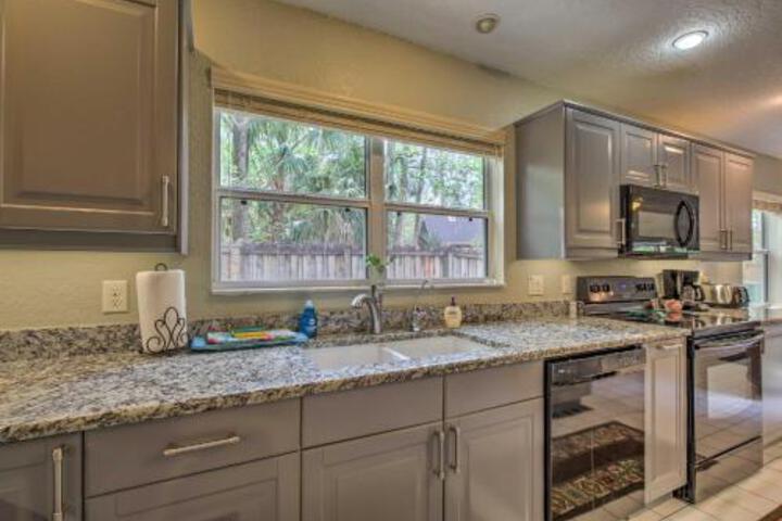 Waterfront Dunnellon Home W / Private Dock & Lanai! - thumb 0