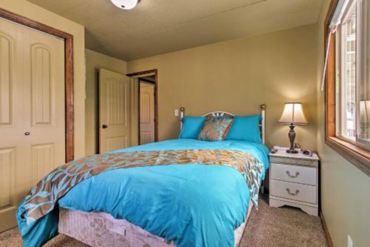 Helena Home W / Covered Patio & Views! - thumb 0