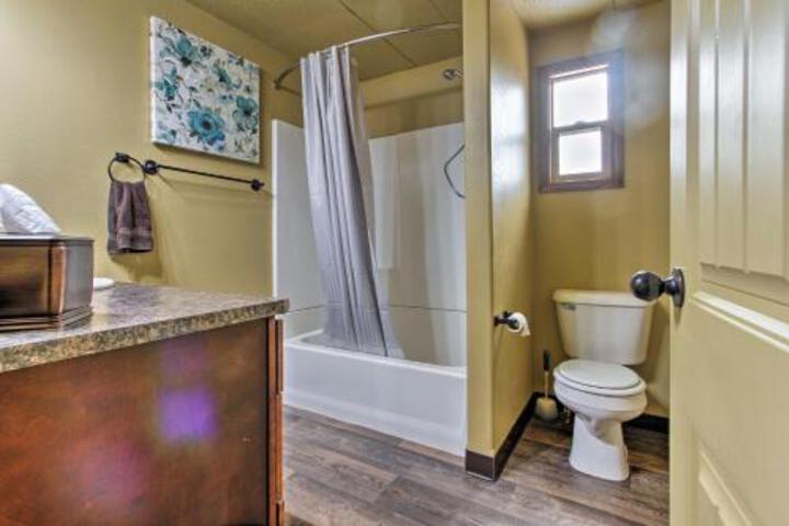 Helena Home W / Covered Patio & Views! - thumb 1