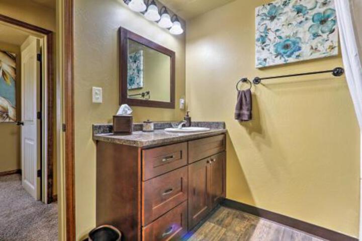 Helena Home W / Covered Patio & Views! - thumb 4