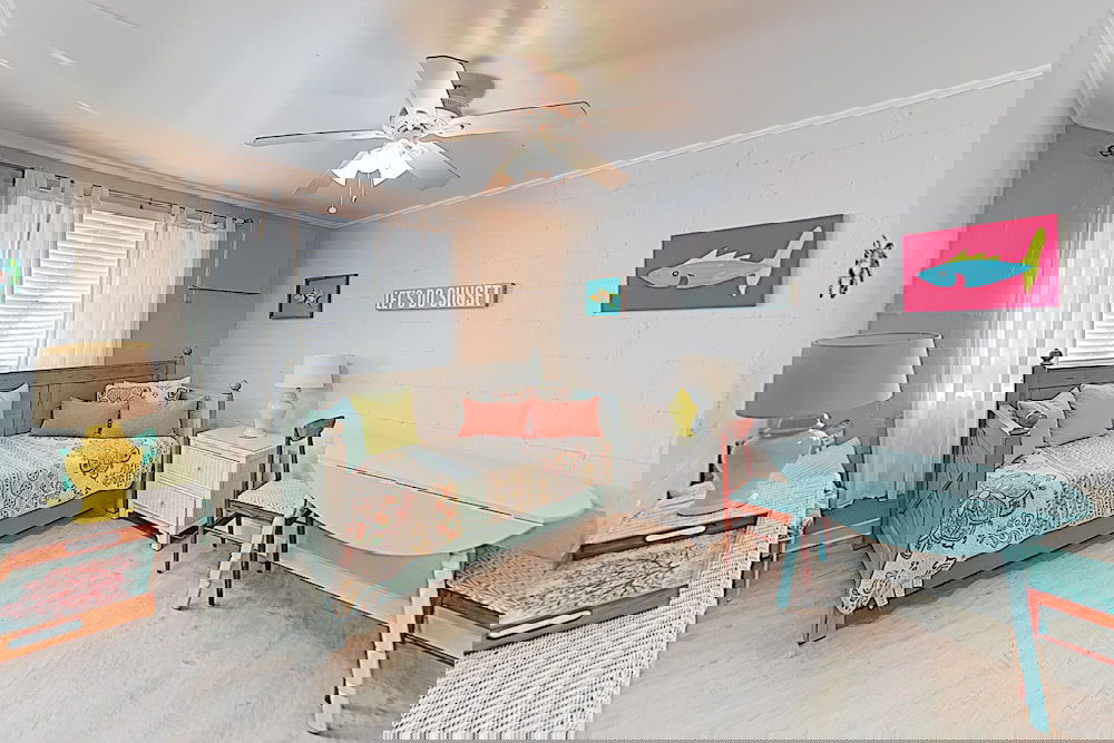 New Listing! Drift Inn: Beachside W/ Porch 4 Bedroom Home - thumb 3