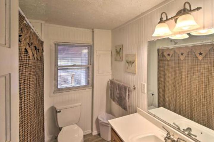 Smoky Mtn Cabin With Deck & Grill Mins To AT! - thumb 5