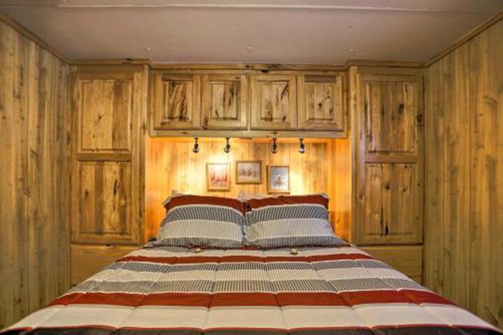 Island Park Cabin Near ATV Trails & Reservoir - thumb 0