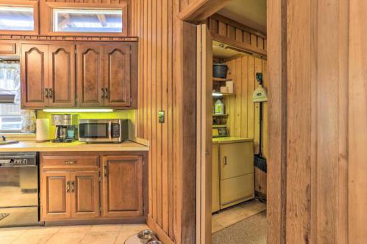 Family Home With Deck Walk To Big Bass Lake! - thumb 6