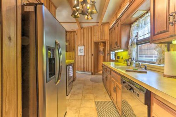 Family Home With Deck Walk To Big Bass Lake! - thumb 5