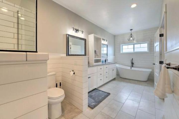 Cody Home 10 Min From Buffalo Bill Center! - thumb 6