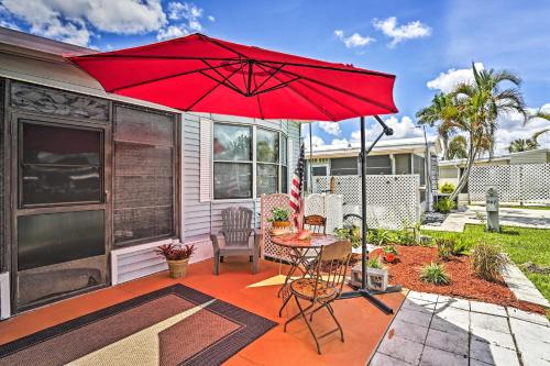 NEW Quiet Fort Myers Home W / Pond View 4Mi To Beach - thumb 0