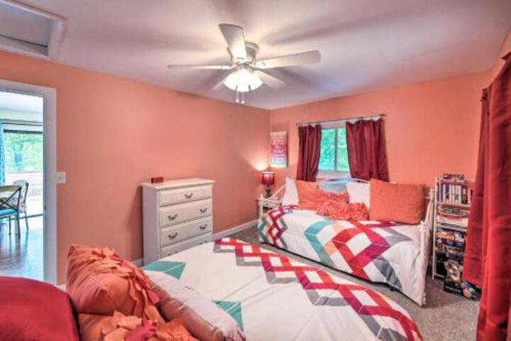 Secluded Luray Cabin With BBQ 11mi To Caverns! - thumb 3