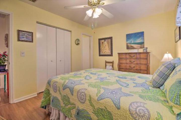 NEW Tybee Island Home W / Game Rm Pet Friendly Yard - thumb 6