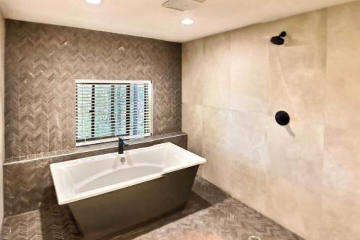 Wilmington Home With Deck Lake View & Game Room - thumb 1