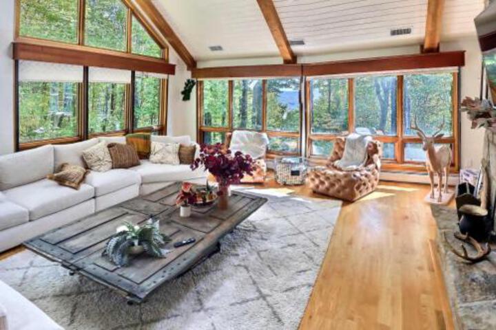 Wilmington Home With Deck Lake View & Game Room - thumb 5