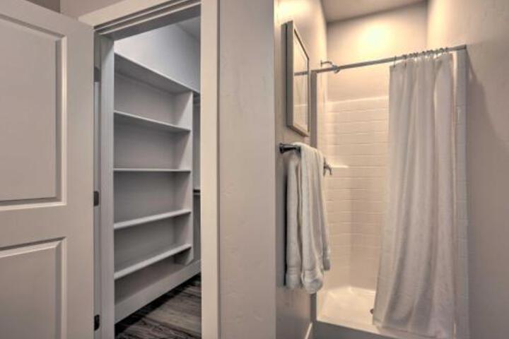 Contemporary Home On The Bench 2 Mi To BSU! - thumb 5