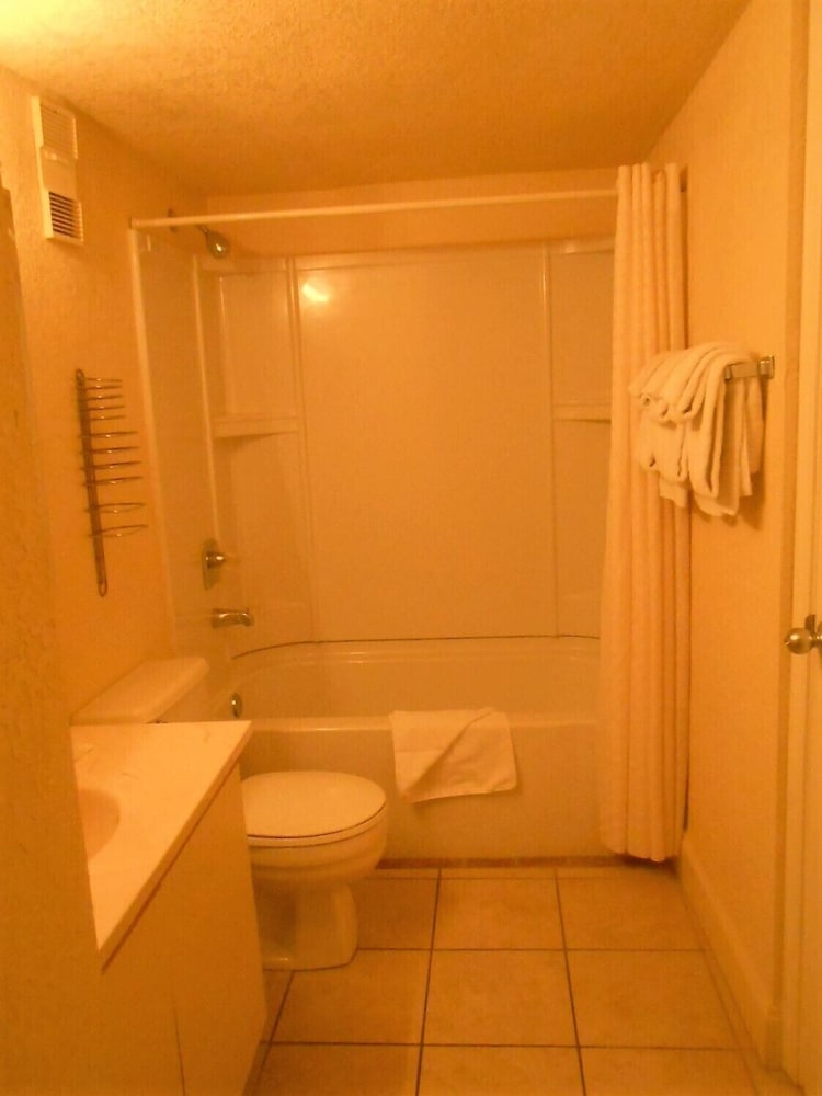 1002 Waters Edge Resort 2 Bedroom Condo - thumb 2