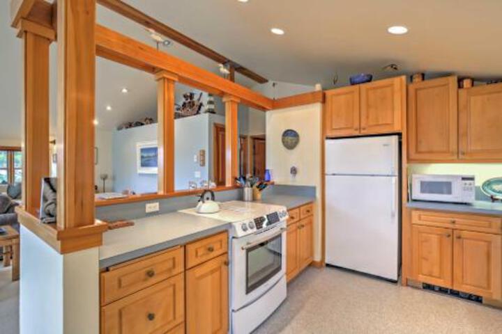 Large Manzanita House With 3 Balconies & Ocean Views - thumb 5