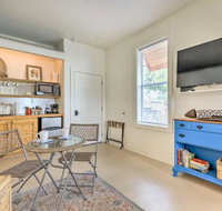 Old Town Getaway Walk to Shops Dining Bay - Accommodation Indiana