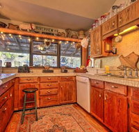 Riverfront Escape w / Treehouse Kayaks  Deck - Accommodation Indiana