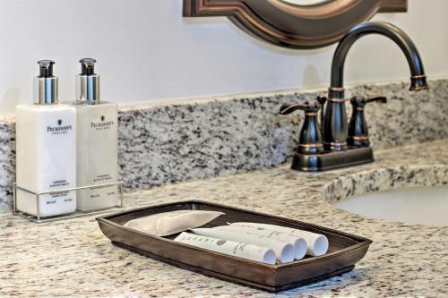 Cozy Modern Home W / Parking 4.4mi To Dwtn! - thumb 6